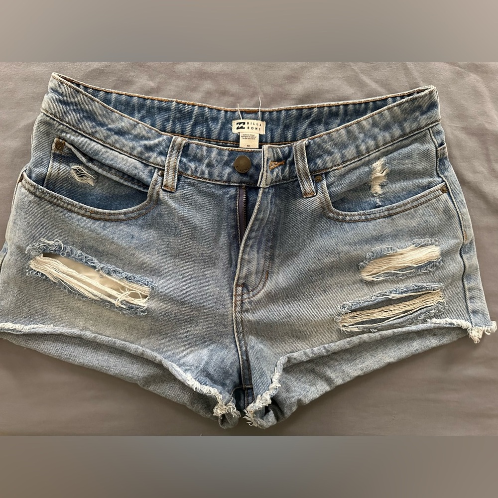 🦋BILLABONG SHORTS🦋 - Picture 3 of 4